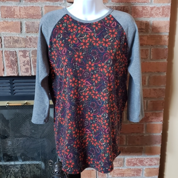 🔥BOGO🔥 Lularoe Randy Shirt - Picture 1 of 5
